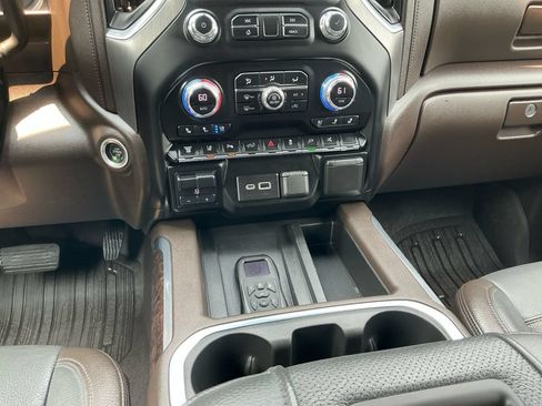 Used 2021 GMC Sierra 3500 Denali w/ Denali Ultimate Package AWD/4WD image 11