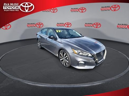 Used 2022 Nissan Altima 2.5 SR FWD image 2