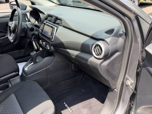 Used 2022 Nissan Versa S FWD image 21