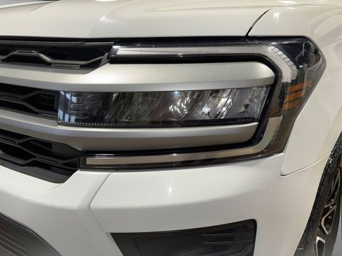 Used 2024 Ford Expedition XLT image 21