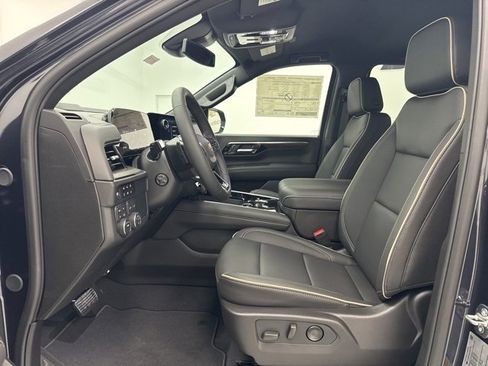 New 2026 Chevrolet Suburban Premier image 25