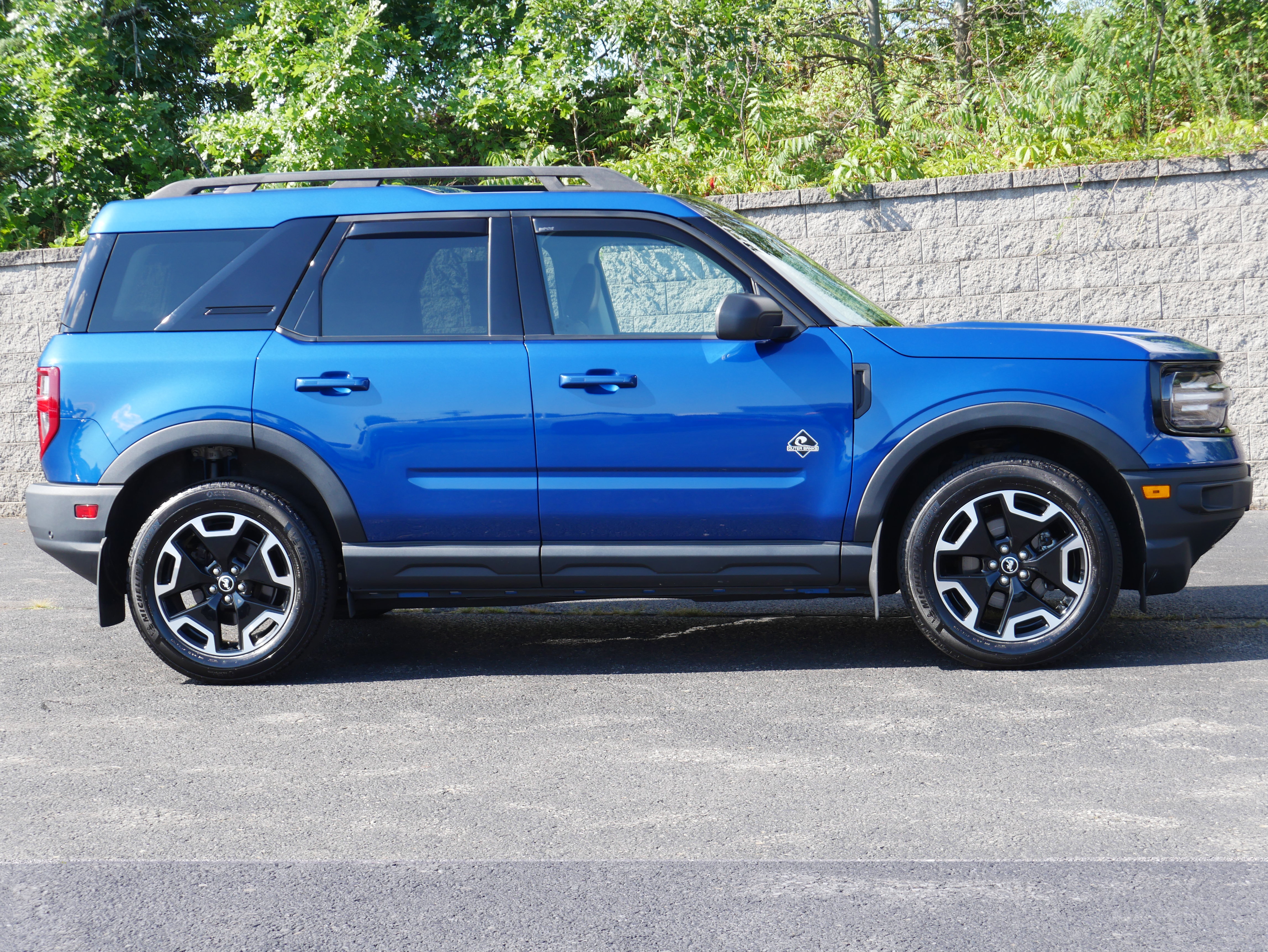 Used 2023 Ford Bronco Sport Outer Banks w/ Tech Package AWD/4WD image 8