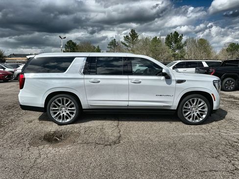New 2026 GMC Yukon XL Denali w/ Denali Reserve Package AWD/4WD image 10