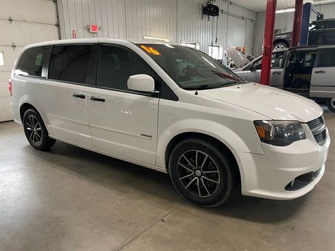 Used 2016 Dodge Grand Caravan SE FWD image 6