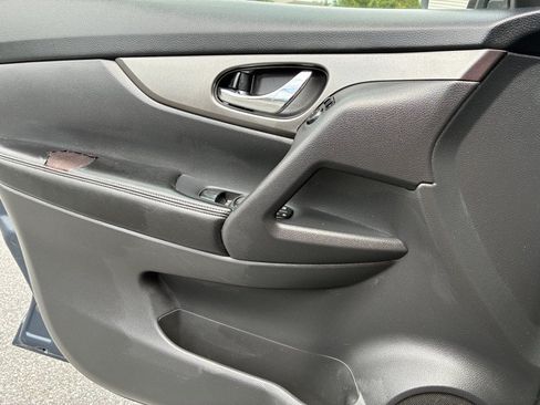 Used 2015 Nissan Rogue SV AWD/4WD image 13
