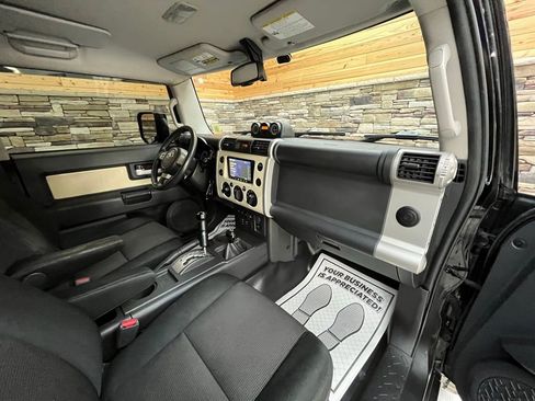 Used 2009 Toyota FJ Cruiser 4WD image 39
