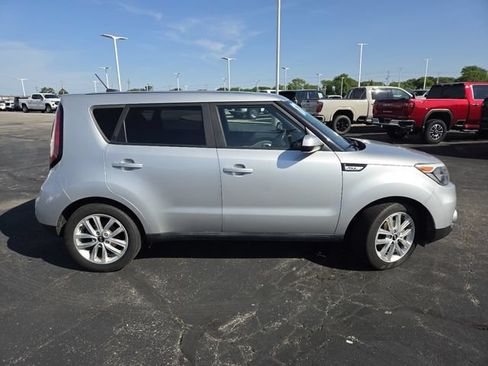 Used 2017 Kia Soul + FWD image 17
