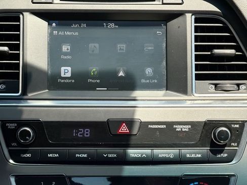 Used 2016 Hyundai Sonata SE FWD image 14
