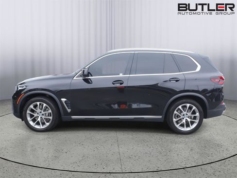 Used 2024 BMW X5 xDrive40i w/ Parking Assistance Package AWD/4WD image 3