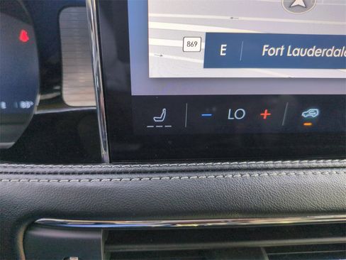 Used 2024 Lincoln Corsair FWD image 25