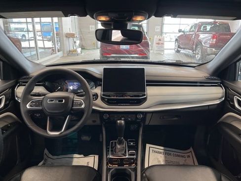 Used 2023 Jeep Compass Limited image 12