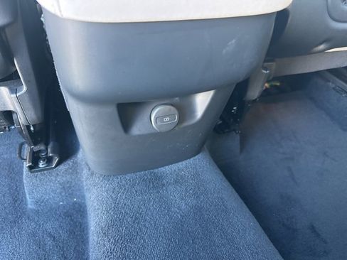 Certified 2025 Volvo XC90 B6 Plus image 16