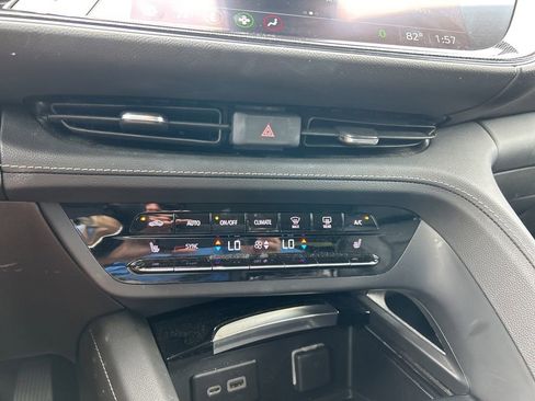 Used 2023 Buick Envision Essence image 28