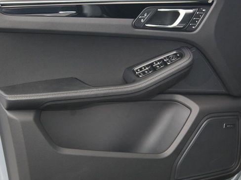 New 2026 Porsche Macan AWD/4WD image 21