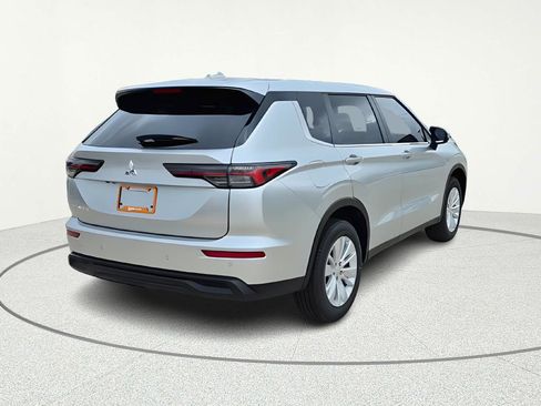 New 2026 Mitsubishi Outlander ES image 6