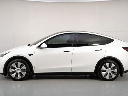 Used 2024 Tesla Model Y Long Range image 49