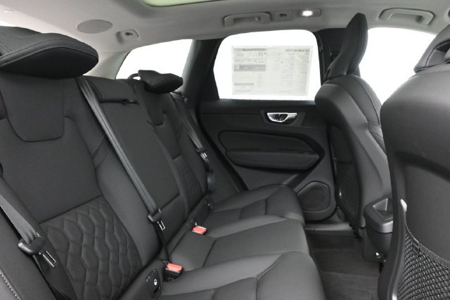 New 2027 Volvo XC60 B5 Plus AWD/4WD image 33