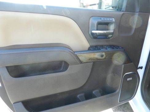 Used 2017 GMC Sierra 2500 Denali w/ Duramax Plus Package AWD/4WD image 15