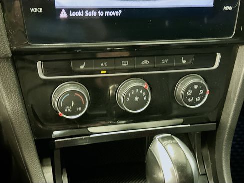 Used 2019 Volkswagen GTI SE FWD image 23