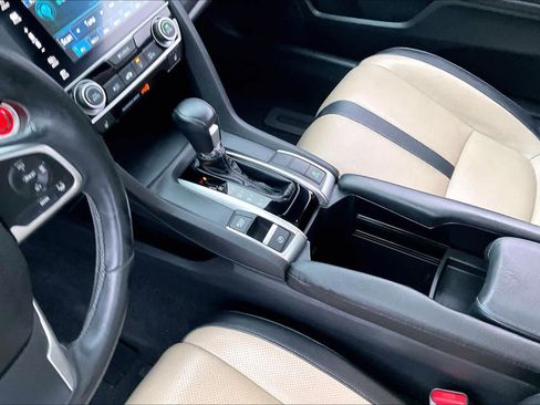 Used 2016 Honda Civic Touring image 18