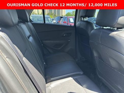 Used 2020 Chevrolet Trax LT w/ LT Convenience Package FWD image 12