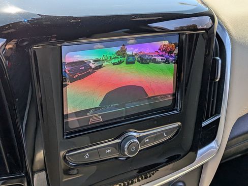Used 2022 Chevrolet Traverse LS FWD image 20