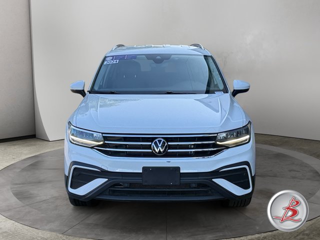 Used 2024 Volkswagen Tiguan SE AWD/4WD image 2