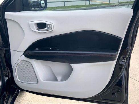 Used 2018 Jeep Compass Limited w/ Navigation Group image 22