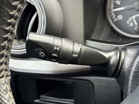 Used 2018 Toyota Tacoma TRD Sport image 26