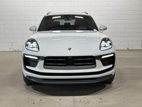 Certified 2026 Porsche Macan AWD/4WD image 9