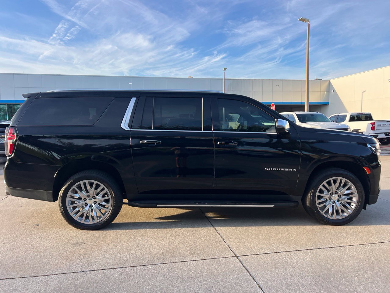 Used 2023 Chevrolet Suburban Premier RWD image 9