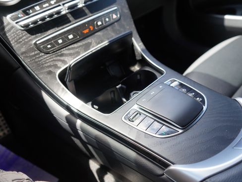 Used 2022 Mercedes-Benz GLC 300 image 17