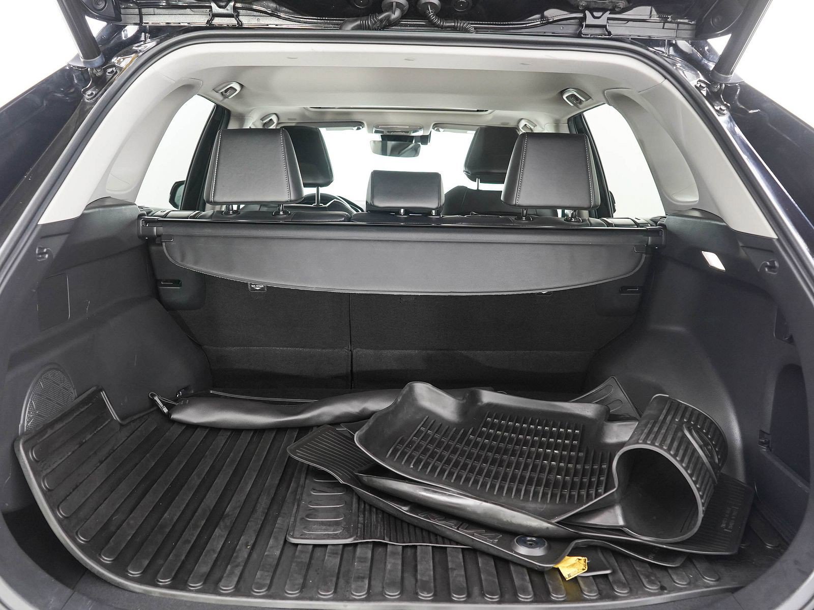 Used 2023 Toyota RAV4 XLE Premium AWD/4WD image 9