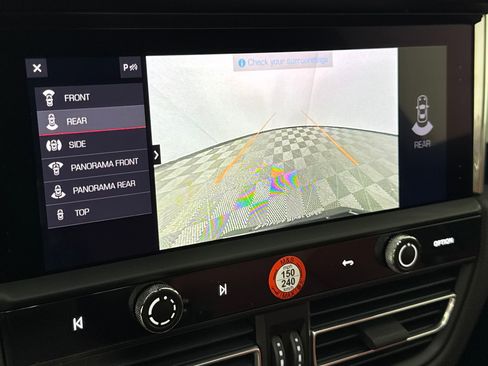 Certified 2025 Porsche Macan image 26