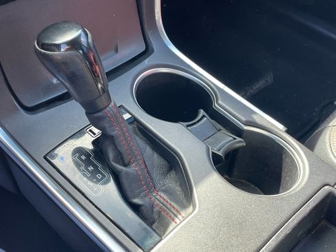 Used 2017 Toyota Camry SE image 6