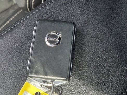 Used 2021 Volvo XC40 P8 Recharge w/ Advanced Package image 24