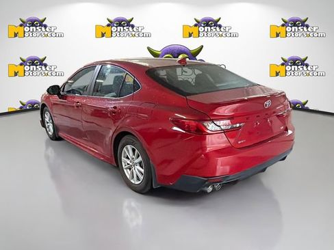 Used 2025 Toyota Camry SE image 6