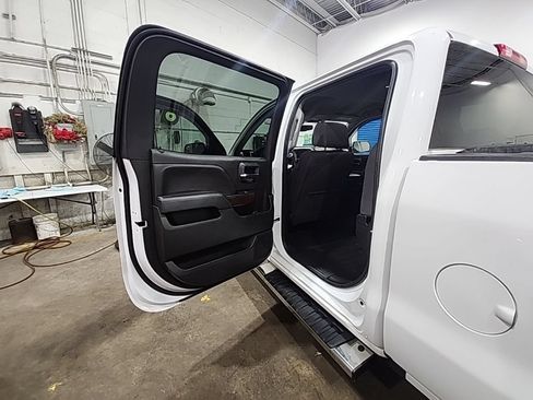 Used 2018 GMC Sierra 1500 SLE w/ Suspension Package, Off-Road AWD/4WD image 12
