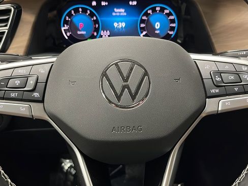 Used 2024 Volkswagen Atlas SE AWD/4WD image 15