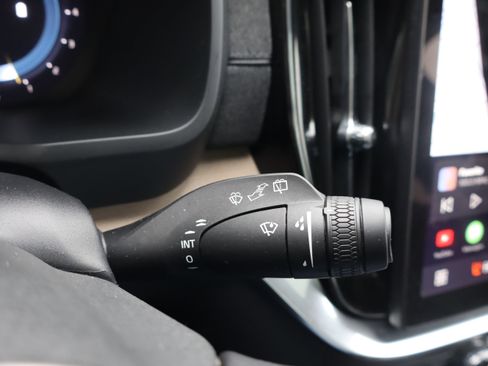 Used 2025 Volvo XC90 B6 Plus image 23