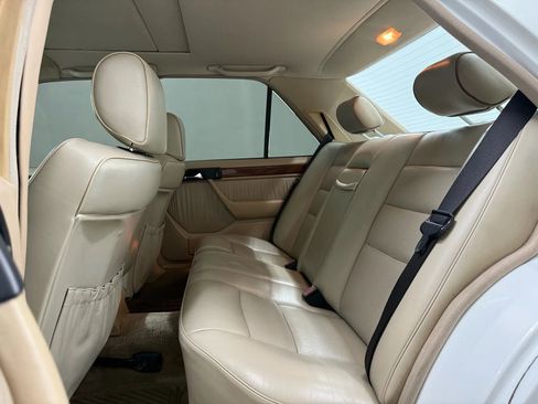 Used 1990 Mercedes-Benz 300 E 3.0 image 32