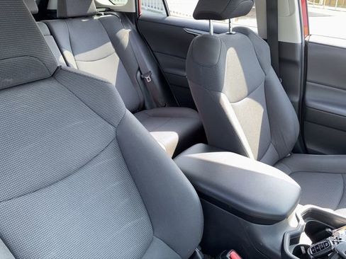 Used 2019 Toyota RAV4 LE w/ Carpet Mat Package image 7