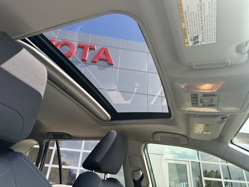 Used 2020 Toyota RAV4 XLE w/ Convenience Package AWD/4WD image 38