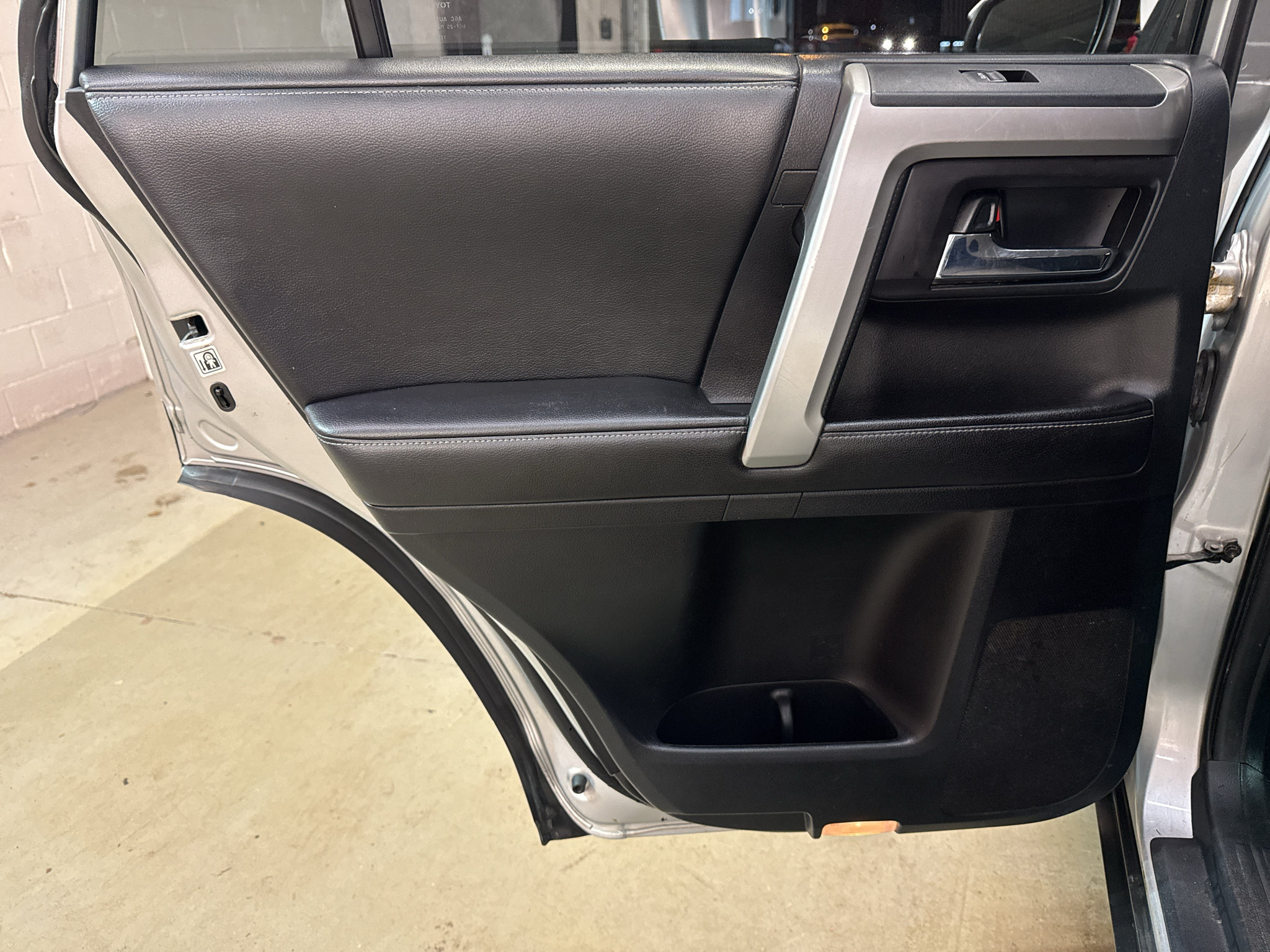 Used 2015 Toyota 4Runner SR5 AWD/4WD image 31