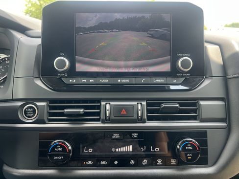Used 2024 Nissan Pathfinder S FWD image 5