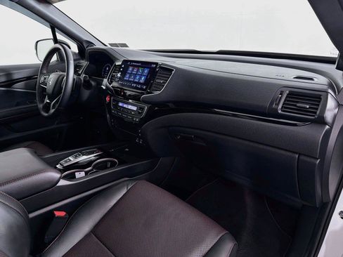 Used 2025 Honda Ridgeline Black Edition image 32