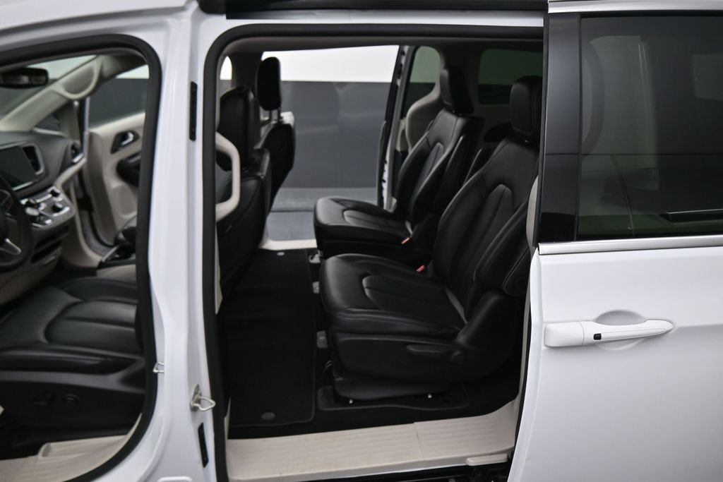 Used 2024 Chrysler Pacifica Limited FWD image 42