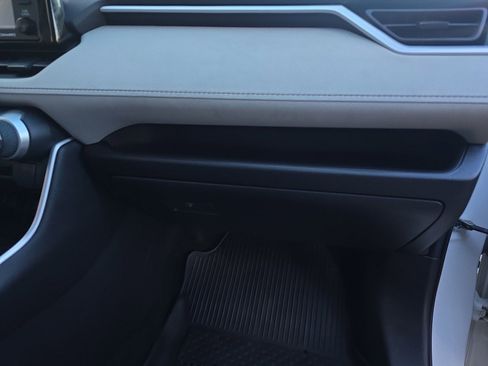 Used 2022 Toyota RAV4 XLE image 19