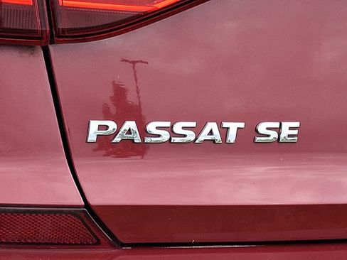 Used 2018 Volkswagen Passat 2.0T SE FWD image 10