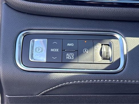 New 2026 Buick Enclave Avenir w/ Super Cruise Package AWD/4WD image 11
